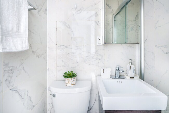 Building Photo - 69a Clinton St