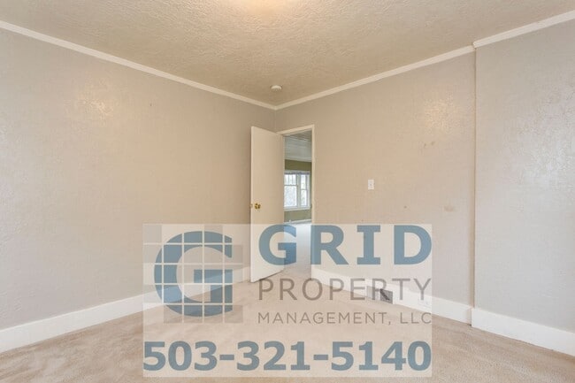 Building Photo - Spacious Two Bedroom Home with Backyard - N Portland!