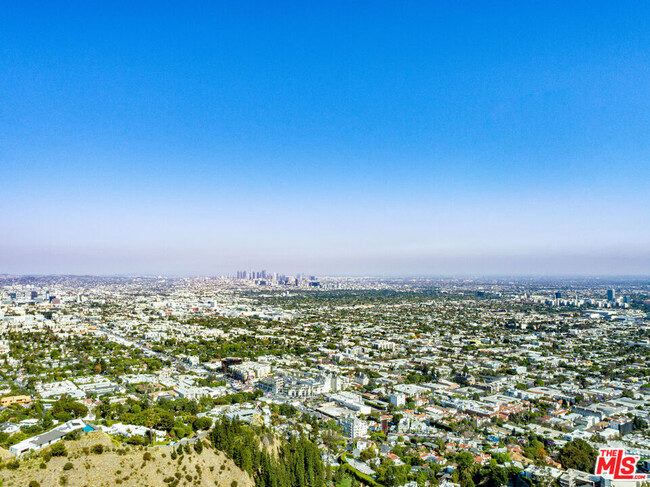 Building Photo - 8424 Grand View Dr