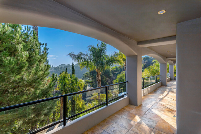 Main Level Balcony - 7218 Mulholland Dr