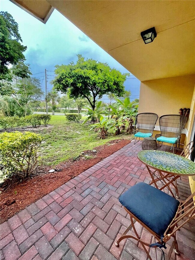 Building Photo - 1359 Avon Ln