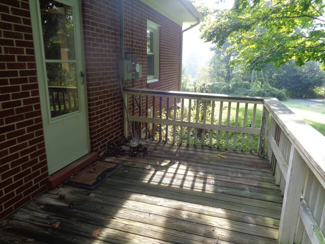 Building Photo - 180 Owl Creek Rd
