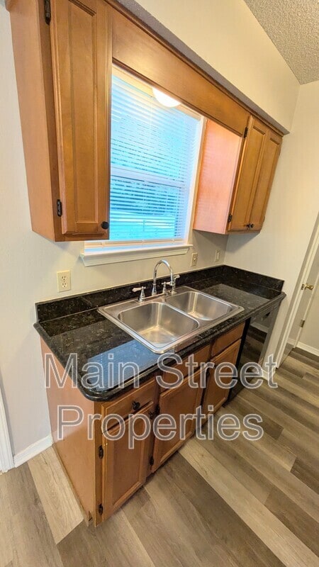 Building Photo - 424 Pine Crescent Way