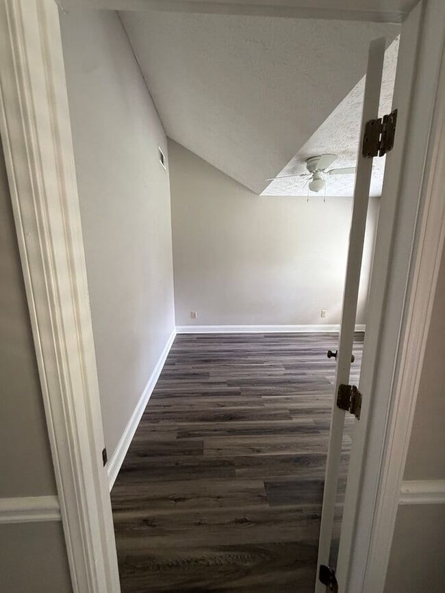 Building Photo - Cozy 3 bedroom 2 bath ranch duplex!
