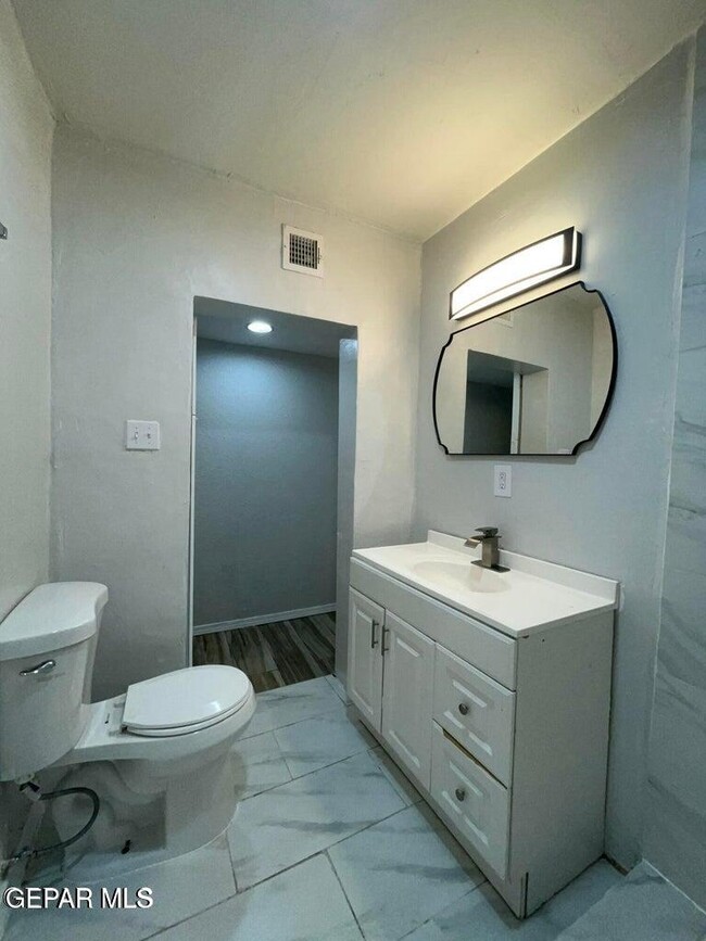 Building Photo - 10216 Celedon Cir