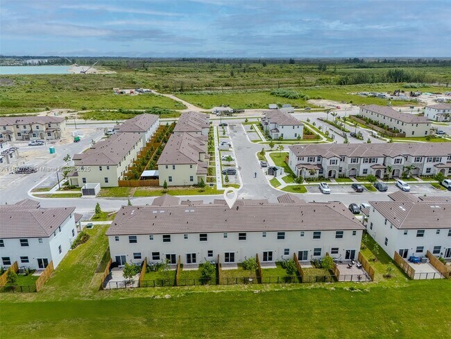 Building Photo - 2796 SE 26th Ave