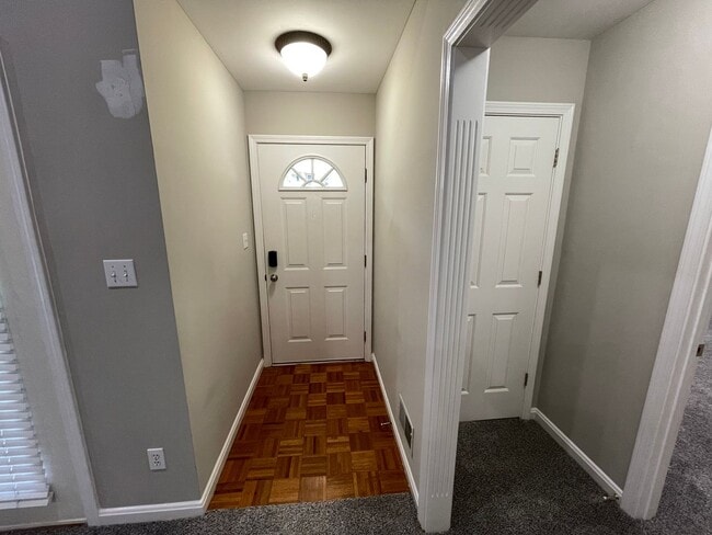 Building Photo - Exclusive Shelbyville Condo For Rent