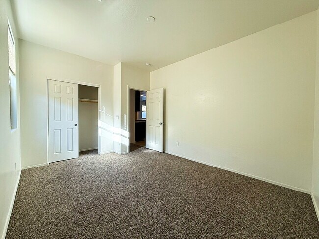 Building Photo - "Charming 3-Bedroom Oasis with 2 Baths & S...