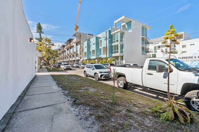 Building Photo - 1343 4th St