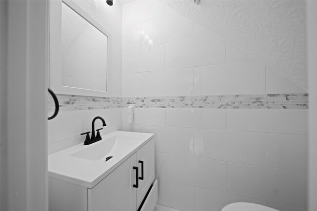 Building Photo - 16307 Split Willow Dr