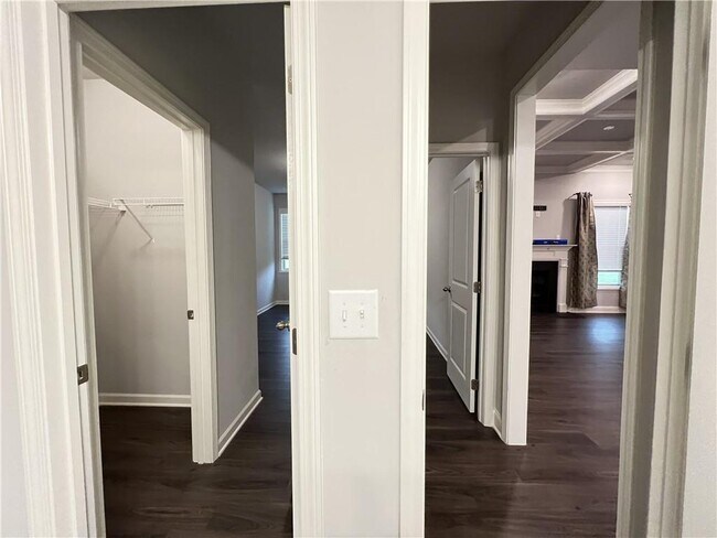 Building Photo - 4675 Silver Oak Dr SW