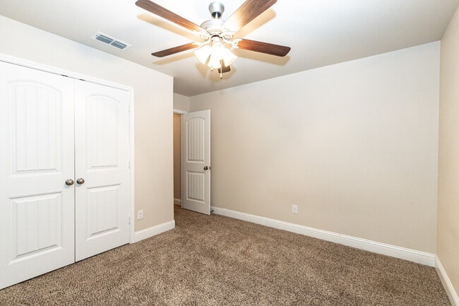 Building Photo - Beautiful & Spacious four bedroom in Bell Farms