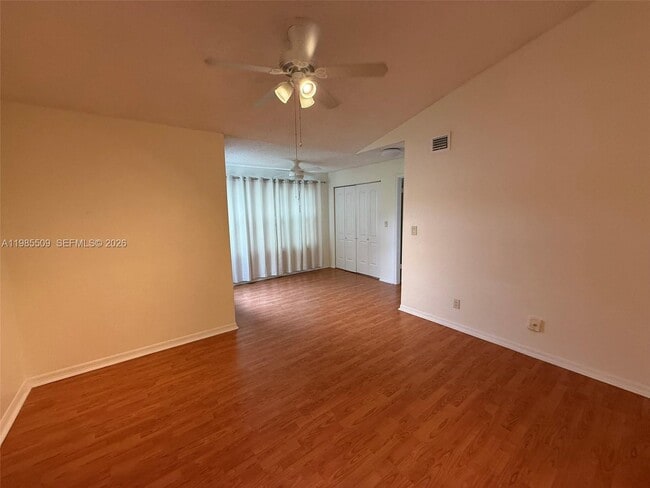 Building Photo - 731 Vista Isles Dr