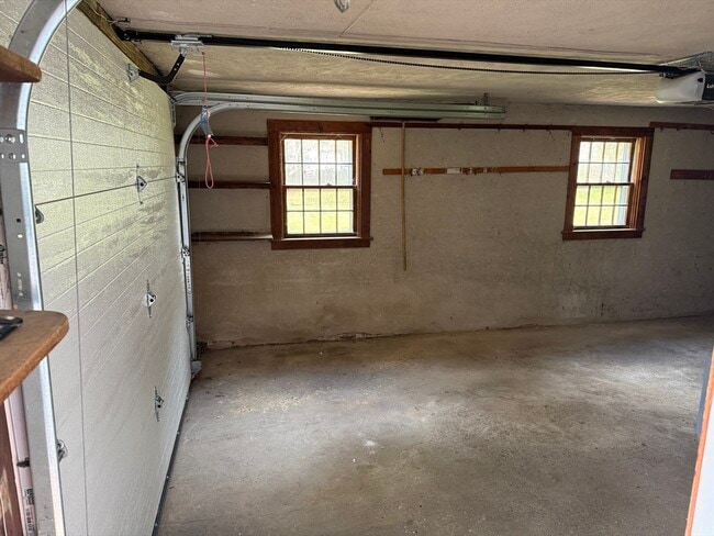 Building Photo - 3 Crescent St