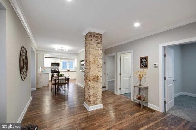 Building Photo - 14 Sewell St