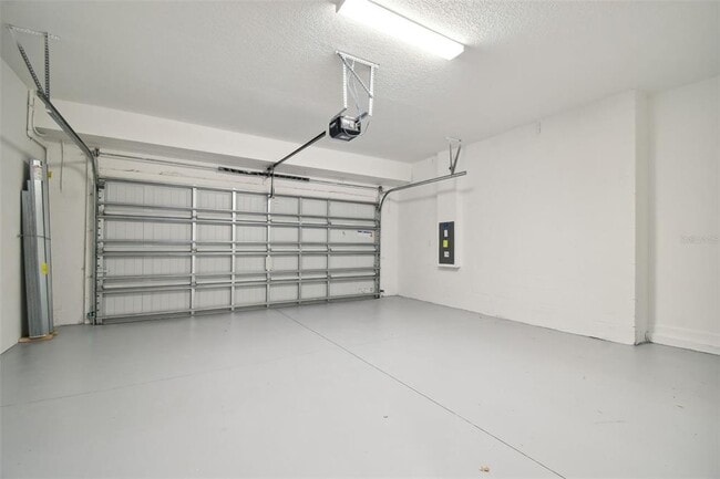 Building Photo - 8221 Cor Pne Wy