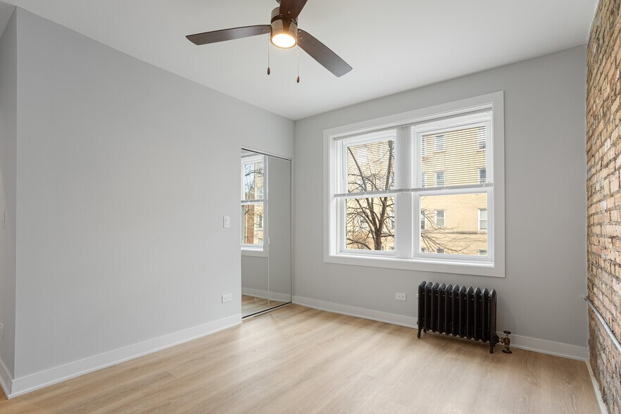 Building Photo - 7389 N Damen Ave