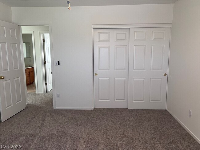 Building Photo - 3031 Scenic Valley Way
