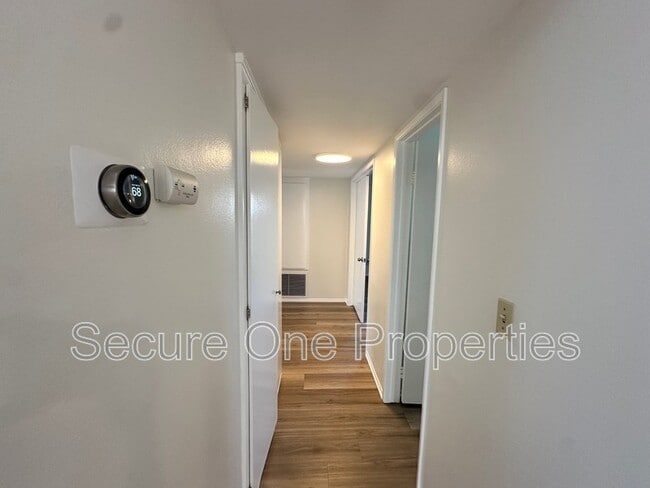 Building Photo - 10020 Larwin Ave