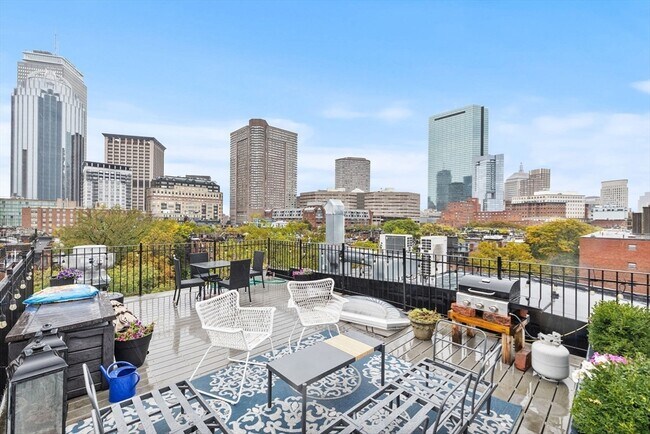 Building Photo - 431 Columbus Ave