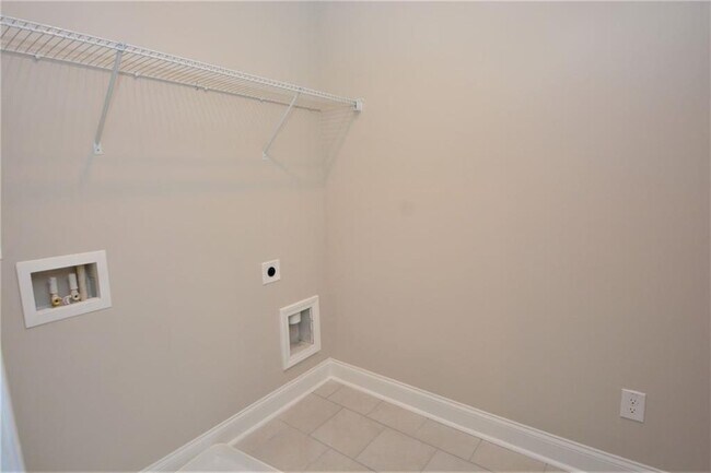 Building Photo - 2170 Manor Pointe Dr