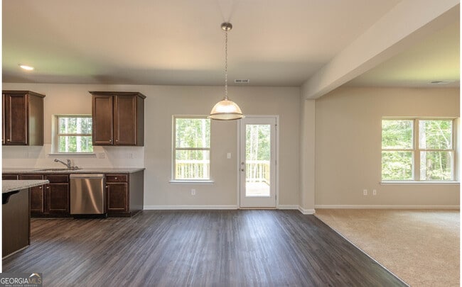 Building Photo - 151 Cherokee Rose Dr