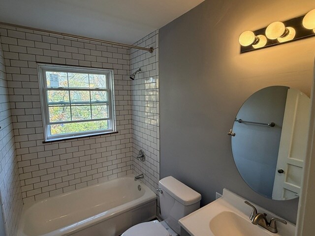 Building Photo - 2062 Ridgeview Rd