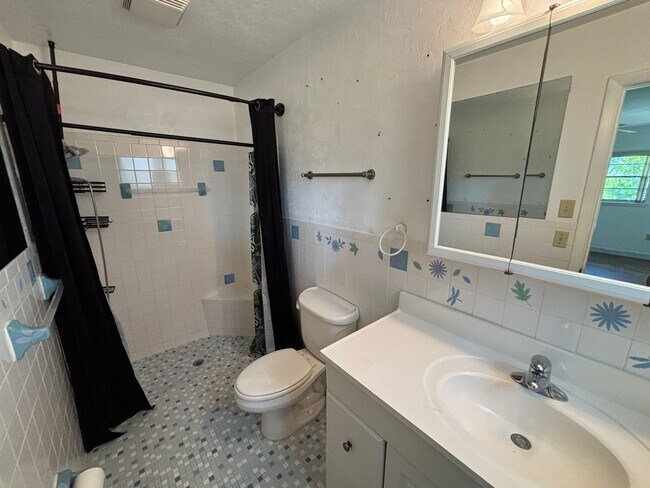 Building Photo - 6352 NE 86th Ave