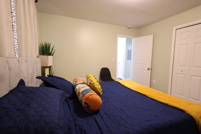 Building Photo - Move-in Ready Condo for Rent!