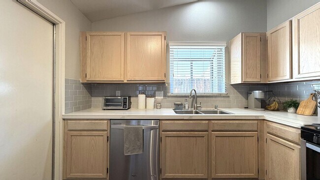 Building Photo - 1562 Campus Ave