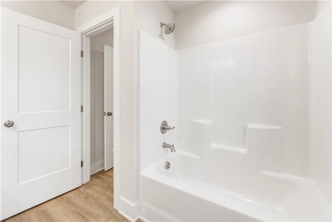 Building Photo - 3 bedroom/2.5 bath Like New in Forsyth Cou...