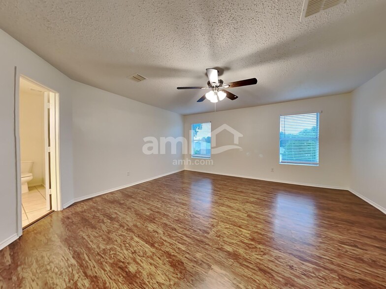 Building Photo - 4105 Hunters Creek Dr