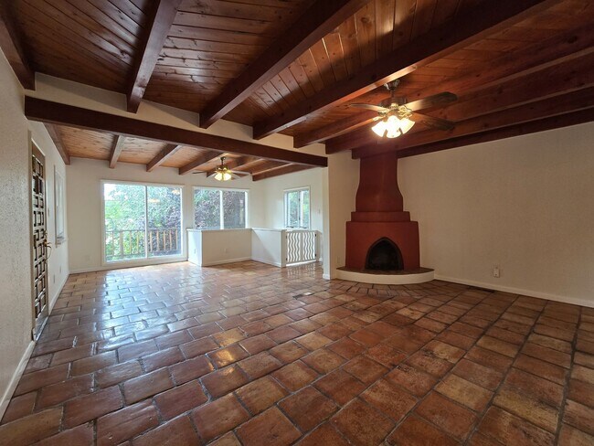 Building Photo - 295 Lomita St