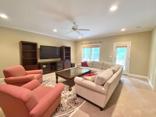 Building Photo - Beautiful Oconee County Home in Old Waverly