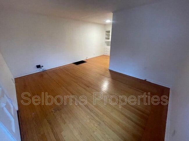 Building Photo - 624 Valle Vista Ave