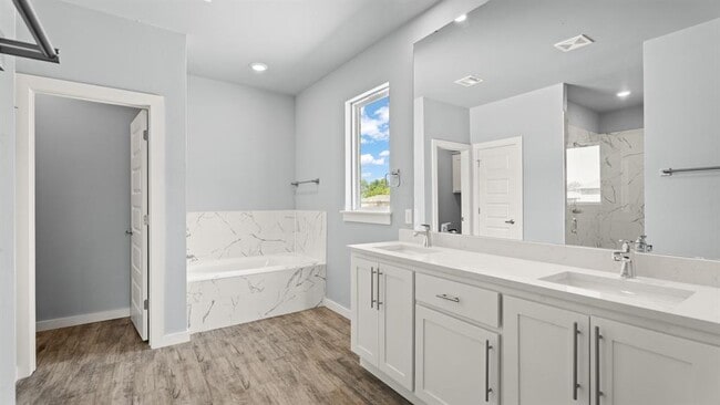 Building Photo - 213 Olde Ml Ct