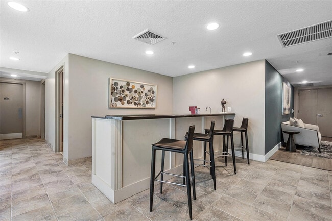 Building Photo - 715 Bayshore Dr