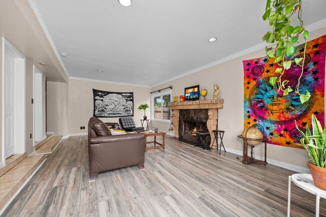 Building Photo - Spacious bedrooms!