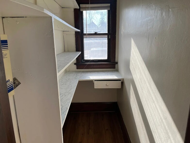 Building Photo - 1025 E Land Pl