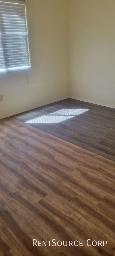 Building Photo - 3 Bedroom 2 Bath Single Family Home in Bar...