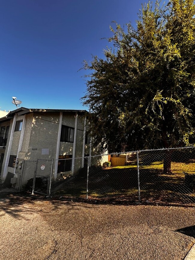 Building Photo - 6008 Hill Dale Ct