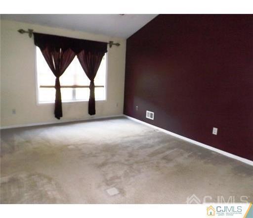 Building Photo - 18 Lakeview Dr