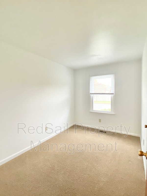 Building Photo - 180 Lori Cir