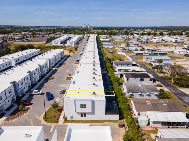 Building Photo - 400 Famagusta Dr