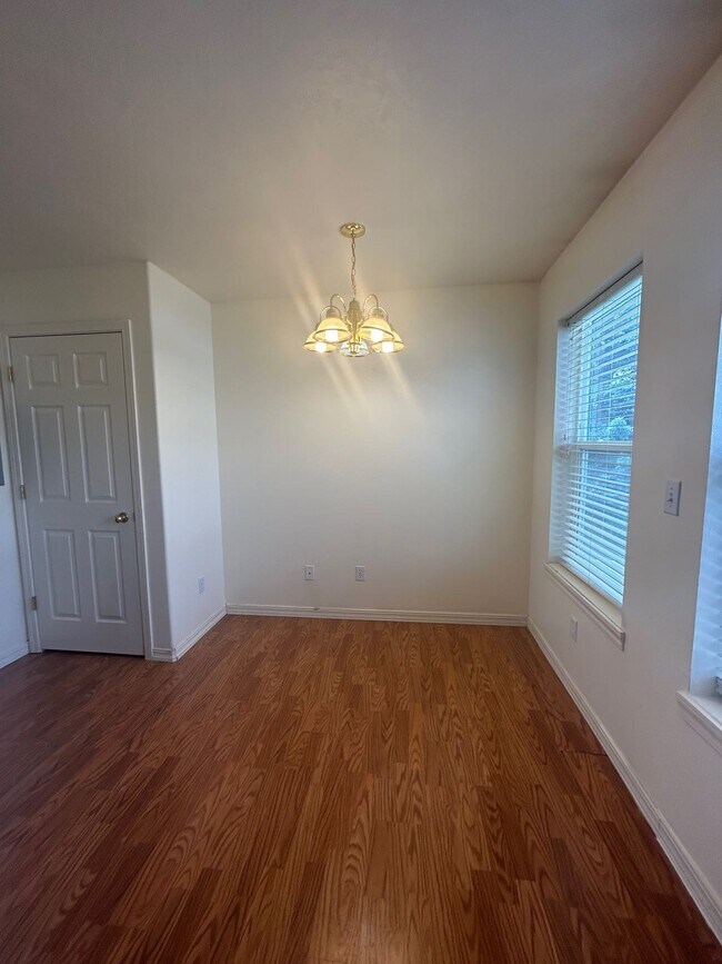 Building Photo - 465 Taft Ave