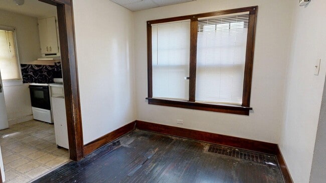 Building Photo - 1537 W William St