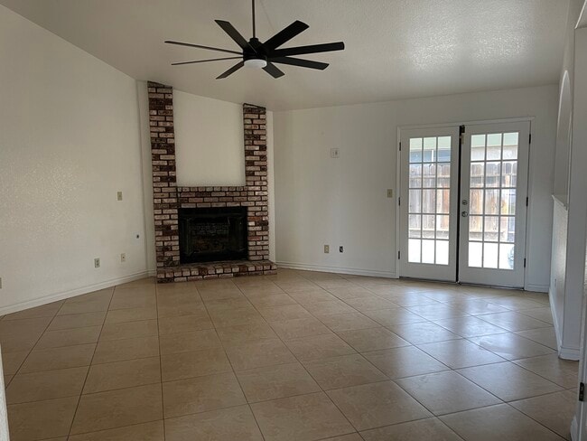 Building Photo - 1691 Yorktown Ct