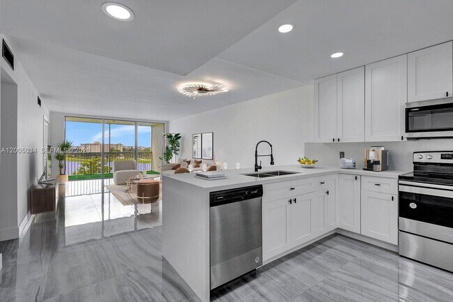 Building Photo - 3091 N Course Dr