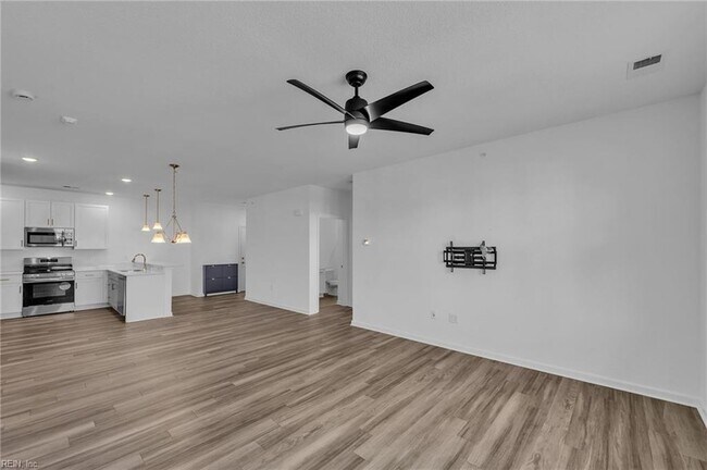 Building Photo - 1732 Dromolin Dr