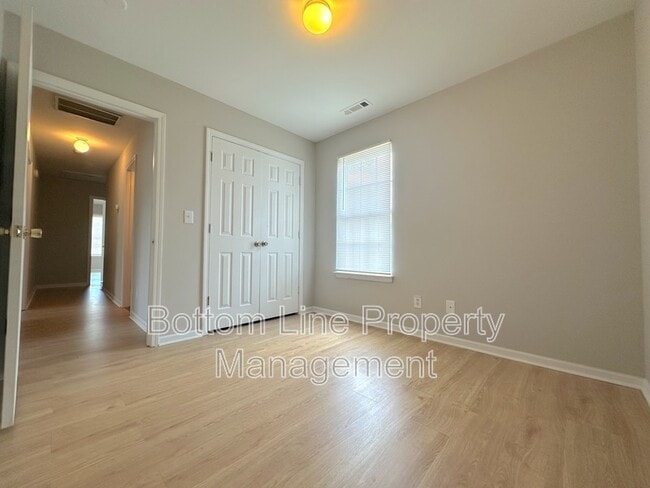 Building Photo - 424 Winding Canyon Dr